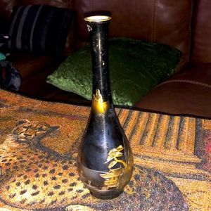 Beautiful Japanese vase in black and gold made out of bronze.